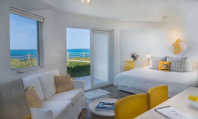 Cockburn Town House | Villa Kaya - Yellow Suite W/Golf Cart - Ocean Front