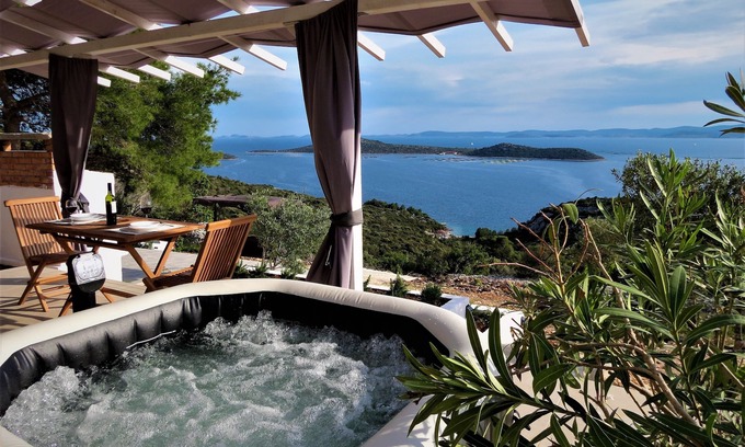 Tkon Villa | Villa Kornati is romantic stone house with stunning view on Kornati islands.