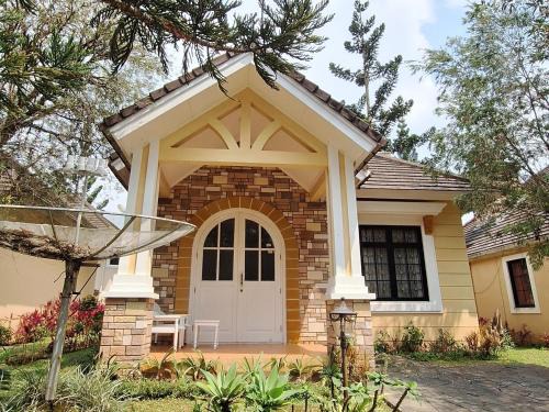 Cipanas Villa | Villa Kota Bunga A11-07