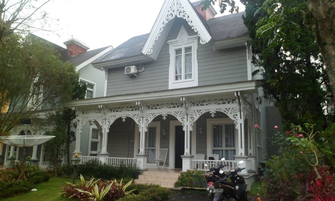 Cipanas Villa | Villa Kota Bunga Mawar
