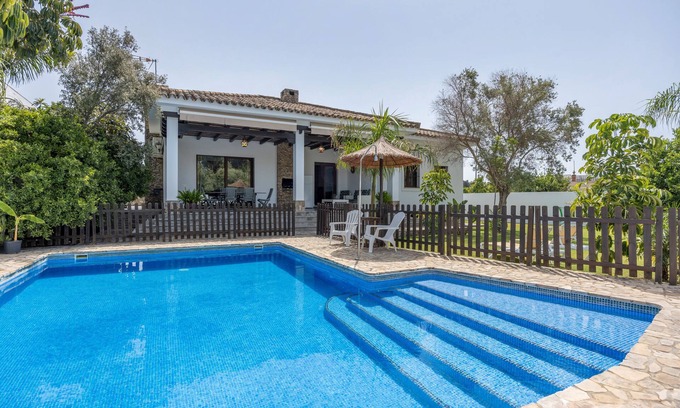 Chiclana de la Frontera House | Villa 'La Marisma' with Wi-Fi and Air Conditioning