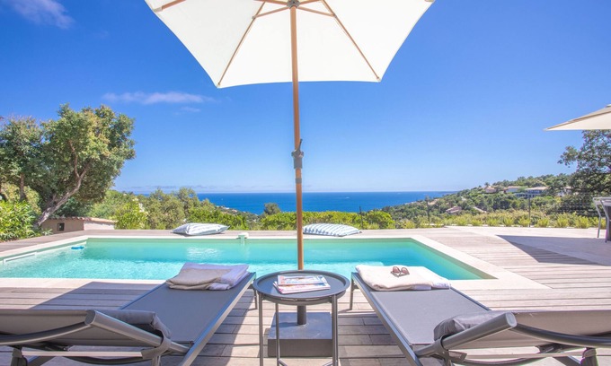 Les Issambres Villa | Villa "La Louisière" with Sea View over the Gulf of Saint-Tropez and 4 Minutes from the Beach