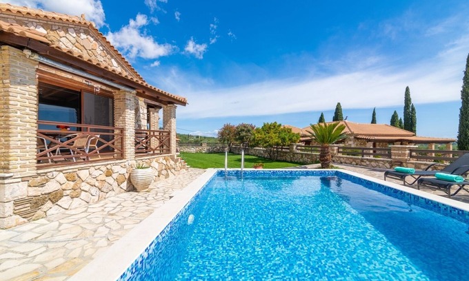 Mouzaki Villa | Villa La Isla with Private Pool