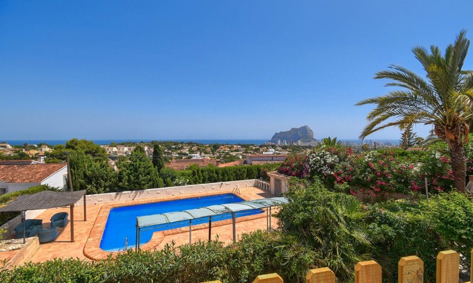 Casas de Torrat Villa | Villa 'La Perla Calpe Seaview' with Sea View, Wi-Fi and Air Conditioning