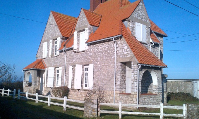 Ambleteuse Villa | Villa 'La Solitude' 100 meters from the beach surrounded by dunes.