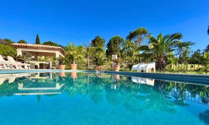 Cogolin Bed & Breakfast | Villa La Source 83 - Room 1 close to Saint Tropez