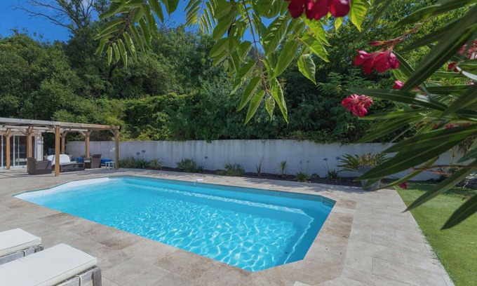 11th Arrondissement House | Villa La Tahitienne S