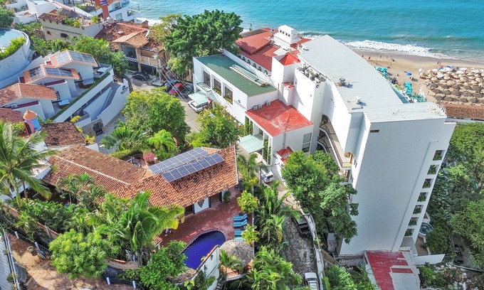Amapas Villa | Villa Ladera - A lush and fully staffed oasis, moments from Los Muertos Beach
