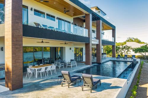 Cocoplum Villa | Villa Laguna at Beyond the Blue