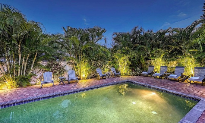 South Sarasota House | Villa Las Flores: Private Pool Renovation Sleeps 8
