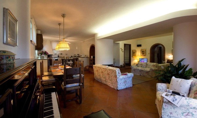 Marina di Puolo Apartment | Villa le Olivine Less then 5 min to Sorrento