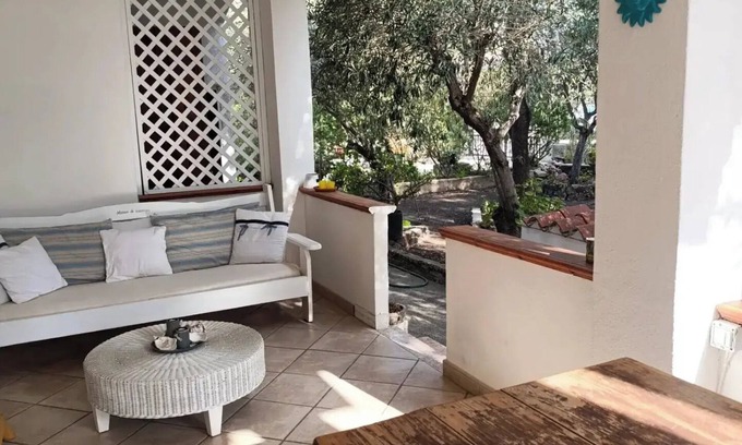Sas Linnas Siccas Apartment | Villa le palme, 500 mt from the beaches of Sas Linnas Siccas Bay.
