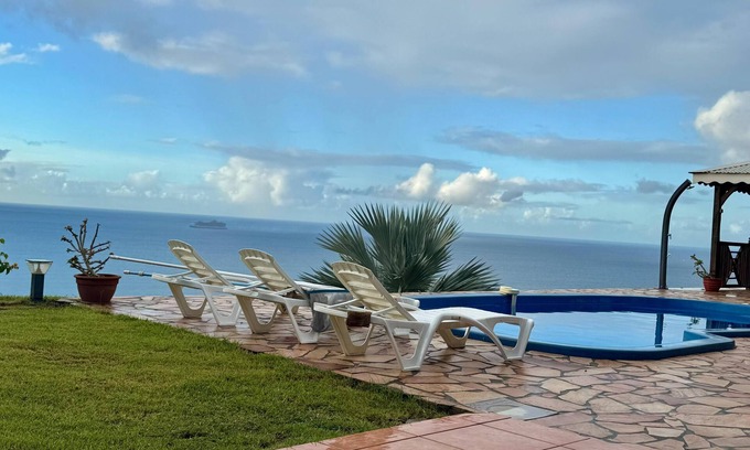 Schoelcher Villa | Villa Le Rayon Bleu, sea view from the moment you wake up!