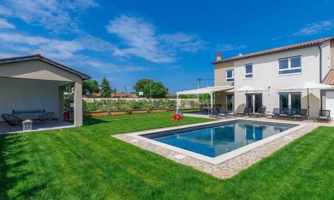 Liznjan House | Villa Lea by Interhome