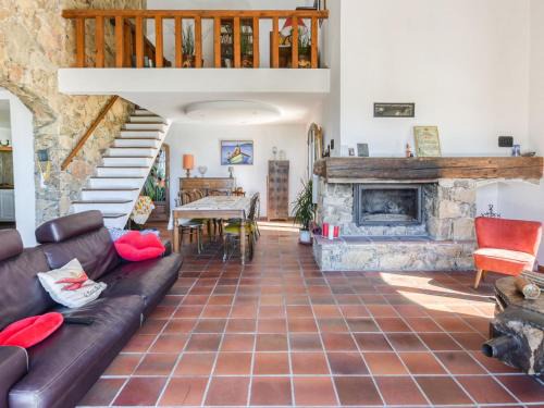 Sollies-Ville Villa | Villa Les Baux Rouges by Interhome