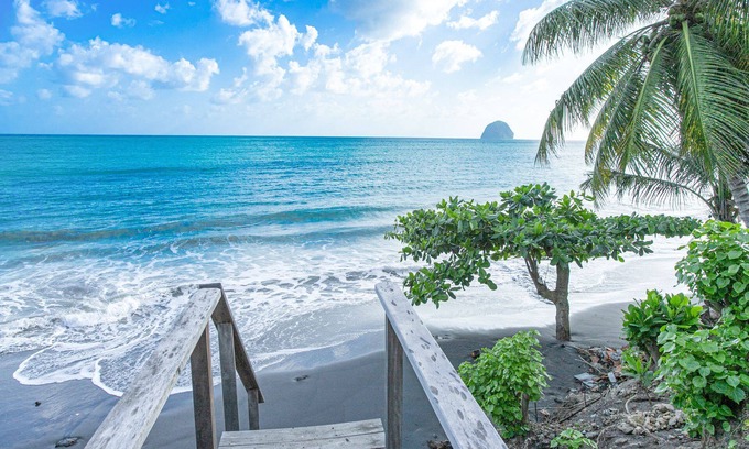 Le Diamant Villa | Villa Leynita Bay, 5 bedrooms, sleeps 12 on the beach of Diamant Martinique