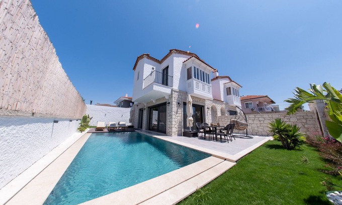 Cesme Villa | Villa Lia 1, Relaxing Design, Private pool, 350mt to the Sea