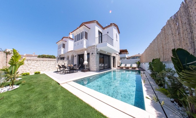 Cesme Villa | Villa Lia 2, Relaxing Design, Private pool, 350mt to the Sea