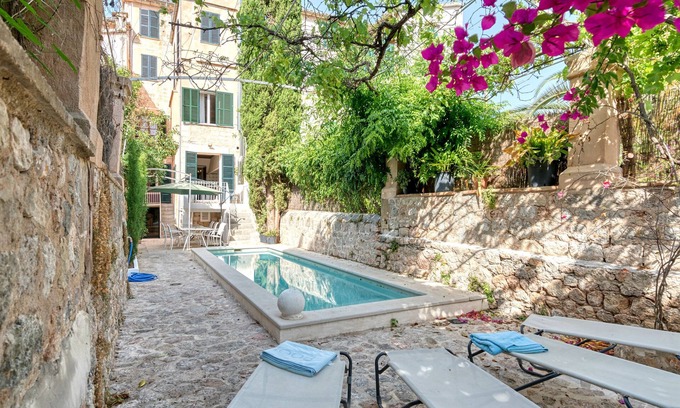 Soller House | Villa located at the market hall of Sóller own parking, pool, AC,10pax