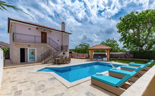 Lasici Villa | Villa Loki Luxury in Tradition
