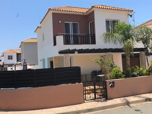 Ayia Thekla Villa | Villa Lola