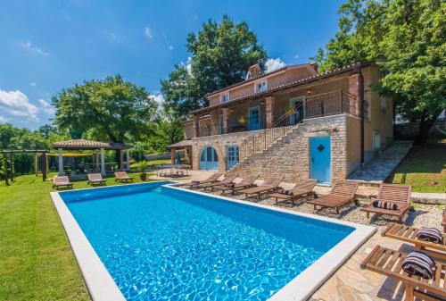 Gradisce House | Villa Lord House, a fenced garden & pool Villa, ideal for groups