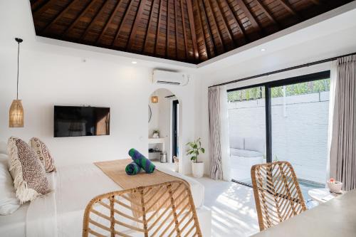 Padonan Villa | Villa Lotus - 1BR Canggu Villa with private pool - Near Wanderlust, Soma and BaliMMA