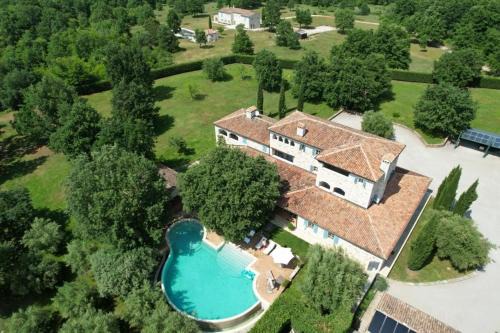 Filipini Villa | Villa LOU