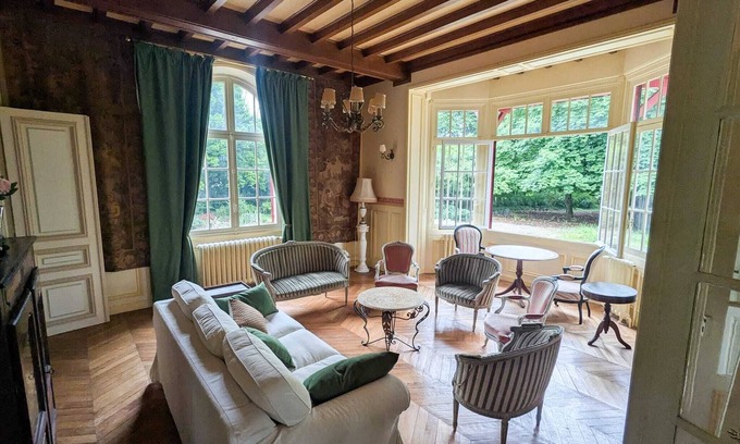 Bar-sur-Aube Villa | Villa Louis Comte
