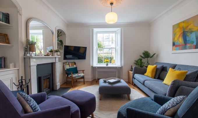 St Ives Apartment | Villa Louise – Central St Ives – Sleeps 5 – Parking