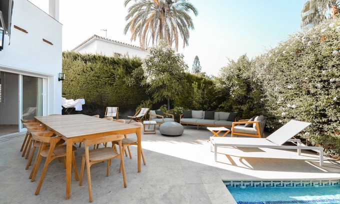 Golden Mile Villa | "Villa Lovaina" close to the Beach with Pool, Terrace & Wi-Fi