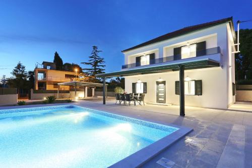 Bibinje Villa | Villa Lovre(heated swimming pool & free bikes)