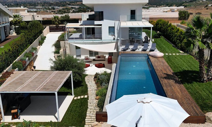 Scicli Villa | Villa Ludamu Luxury Home - Heated Pool - Sauna - Scicli - Sea View!