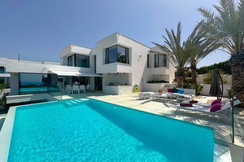 Cumbre del Sol Villa | Villa LunaMar by Heidi Chalets