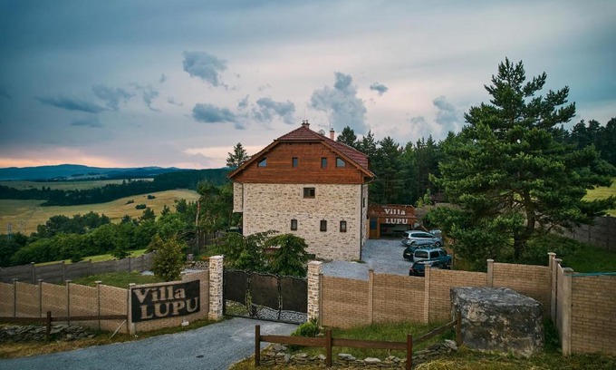 Smizany Bed & Breakfast | Villa LUPU