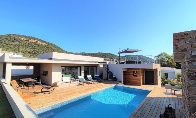 Cirendinu Villa | Villa Lutaquenmalou close to beaches heated swimming pool, terraces, rooftop