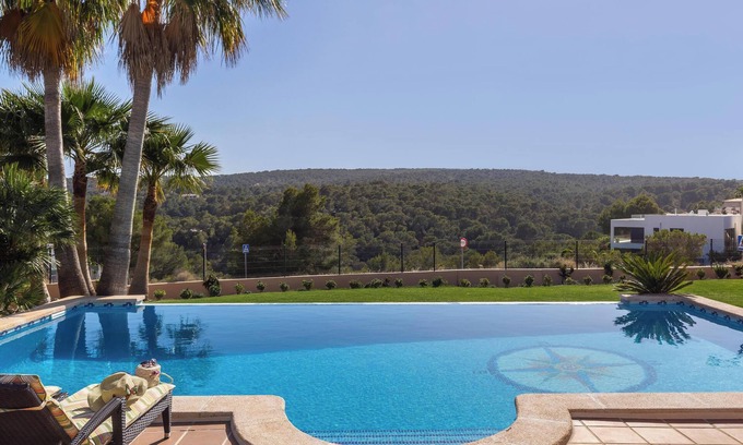 Sol de Mallorca Villa | Villa 'Luxurious Villa Sol de Mallorca' with Mountain View, Pool & Wi-Fi