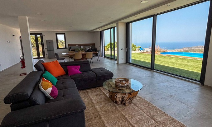 Tergu Villa | Villa 'Luxury Minni' with Sea View, Wi-Fi and Air Conditioning