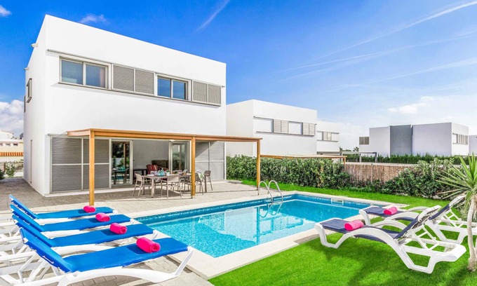 Cala'n Bosch Villa | Villa Marinda - Four Bedroom Villa, Sleeps 4