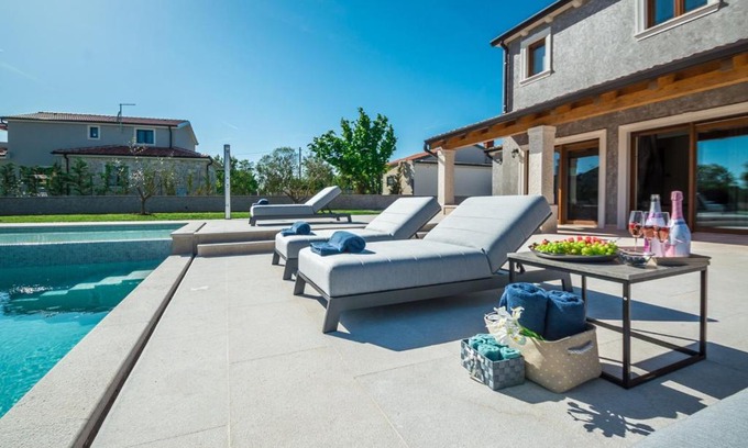 Divsici Villa | Villa Mabuhay