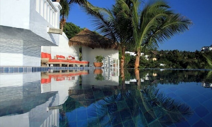 La Punta Villa | Villa Madreperla on the Cliff Above Pacific