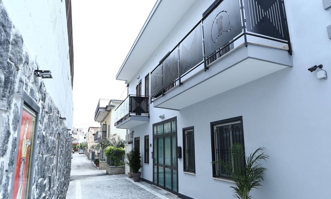 Pompei Apartment | Villa Magiola - Three-room apartment Calliope at 200 meters from the excavations of Pompei Parking free