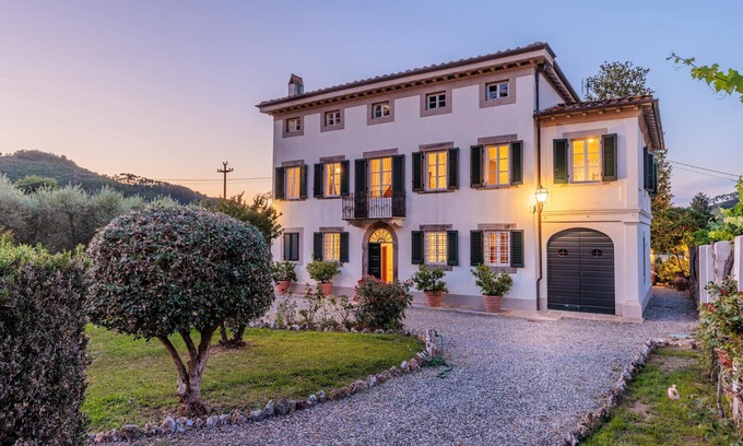 Vorno Villa | Villa Magnolie, a 5 bedrooms Traditional Villa in Lucca with Private Garden in the Hamlet of Vorno