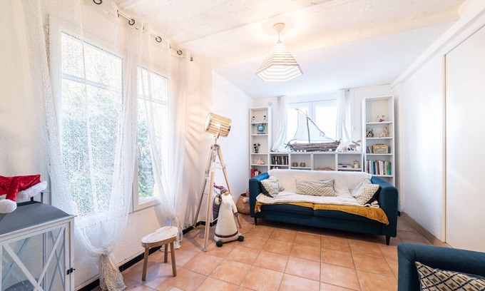 Le Grand Large Villa | Villa 'Maison Type Canetoise' with Private Terrace, Wi-Fi and Air Conditioning