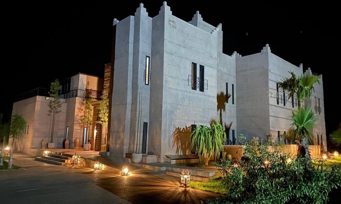 Oulad Hassoune Villa | Villa Malaa'ika for 20 people