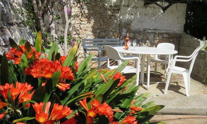 Villefranche-sur-Mer Apartment | Villa Mandarine apartment No 2