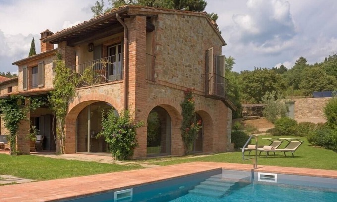 Arezzo Villa | Villa Mandorla - Tuscan farmhouse with private pool