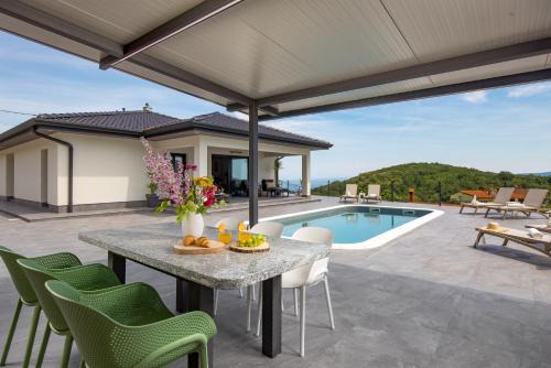 Golovik Villa | Villa Mantis