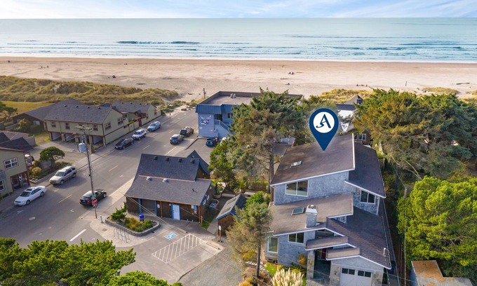 Manzanita House | Villa Manzanita by AvantStay | Hot Tub, 1 Block to Beach/Town, Chef's Kitchen