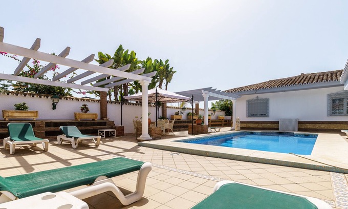 Cabopino Villa | Villa 'Margarita' close to the Beach with Pool & Wi-Fi